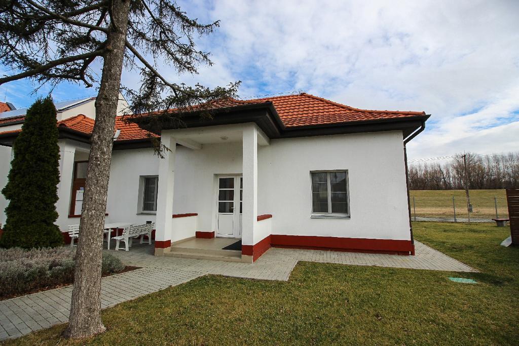 Gyevitur Apartman Algyo Exterior photo
